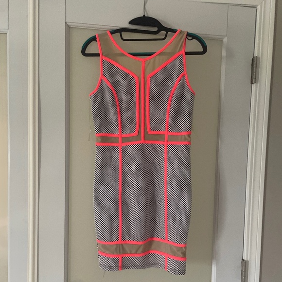 NWT short nude cut out dress - Picture 2 of 3